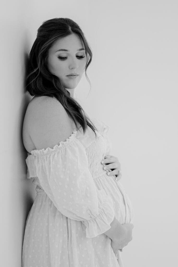 Black and white side profile maternity portrait in Bainbridge